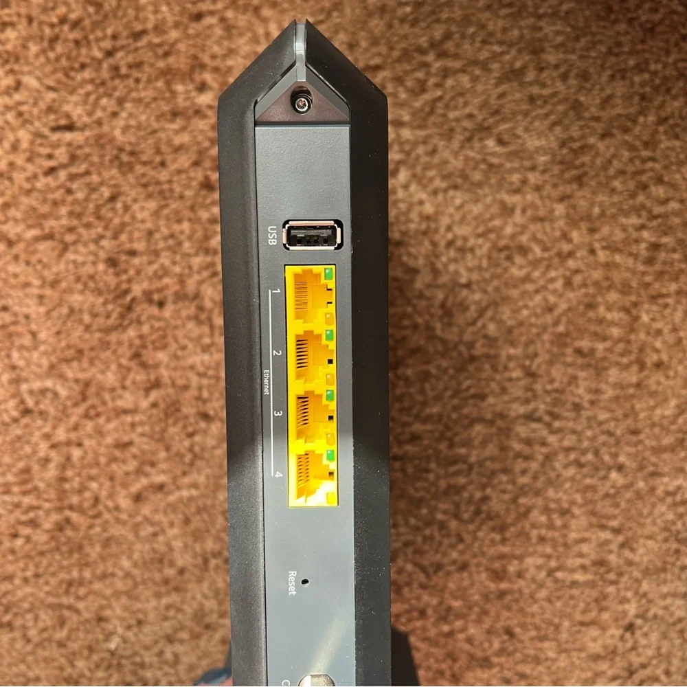 NETGEAR Nighthawk Cable Modem WiFi Router AC1900 Built-In DOCSIS - Picture 15 of 15